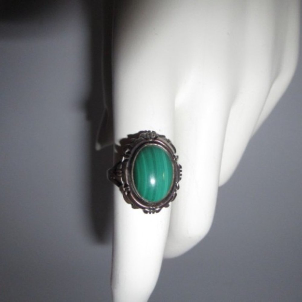 Vintage Native American Sterling Silver Green Malachite Ring 8